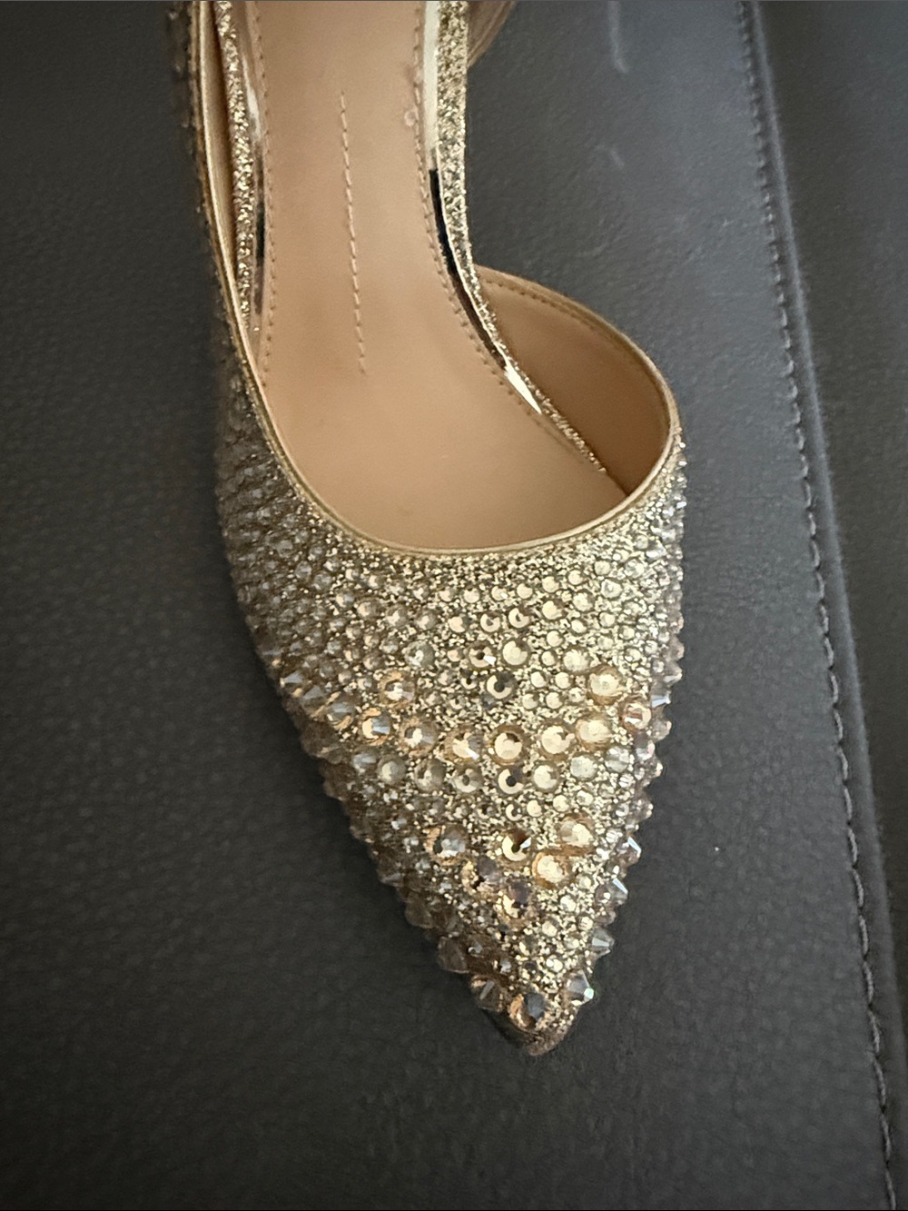 BRAND NEW Gianni Bini Gold Crystal Pointed Toe Pumps - Picture 4 of 6